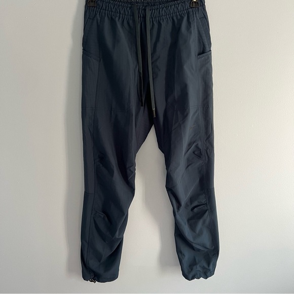 Men’s Nike Dri-FIT APS Woven Pants - Picture 4 of 11